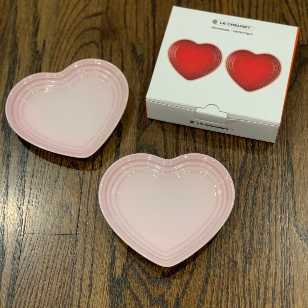 Le Creuset Shell Pink Small Heart Plates Set of 2